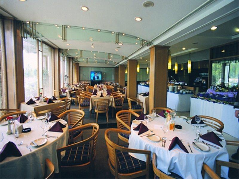 Hotel Crown Plaza Islamabad Exterior photo