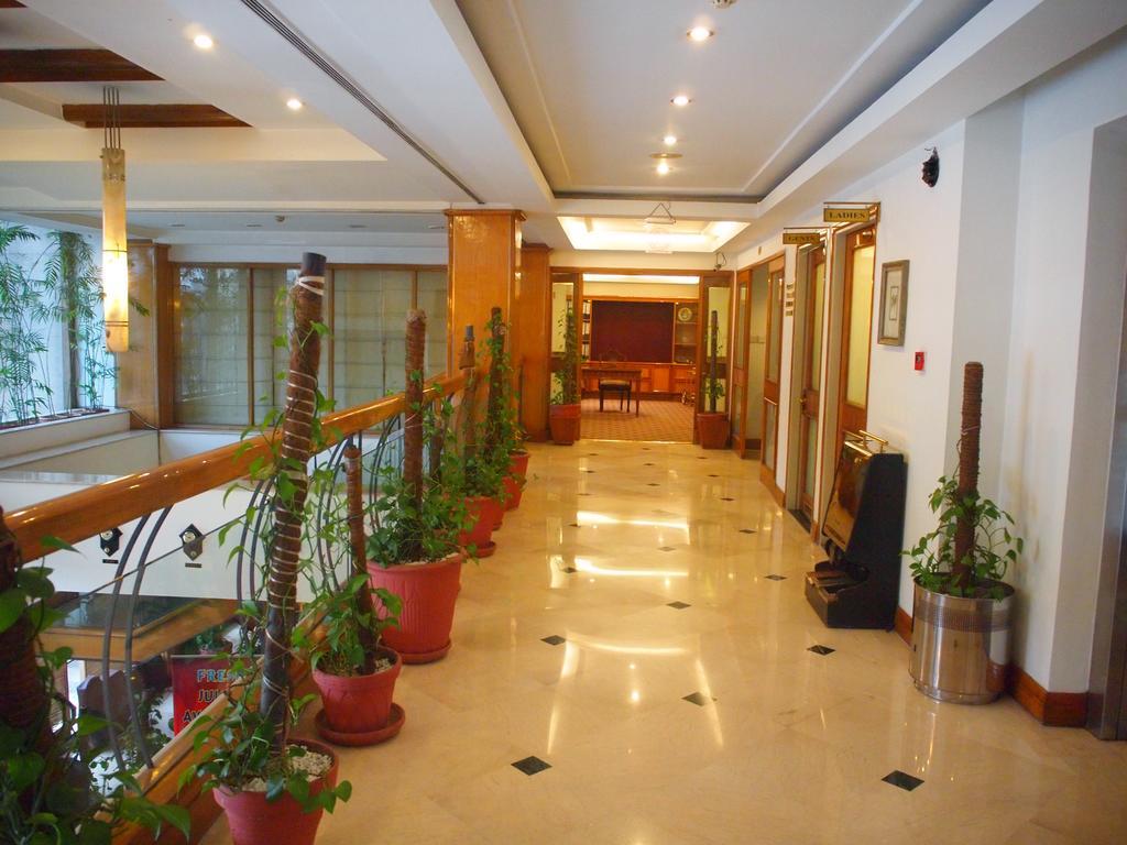 Hotel Crown Plaza Islamabad Exterior photo