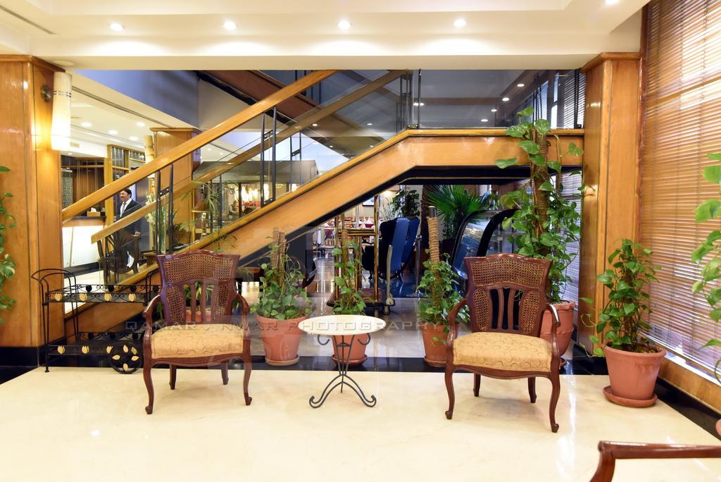 Hotel Crown Plaza Islamabad Exterior photo