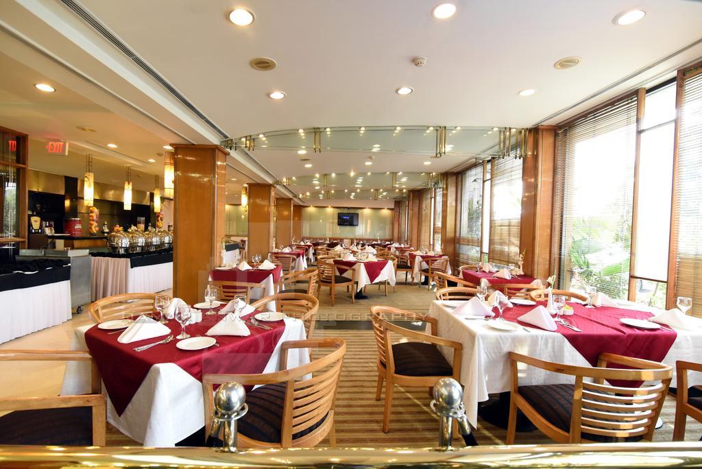 Hotel Crown Plaza Islamabad Exterior photo