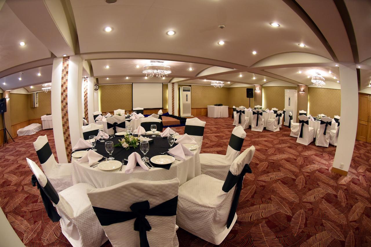 Hotel Crown Plaza Islamabad Exterior photo
